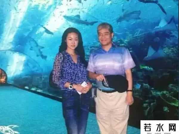 郎咸平六任妻子