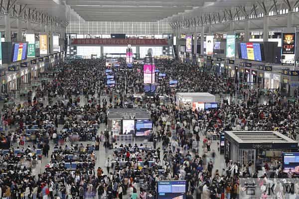 青岛栈桥捞手机主打一个捞1送1