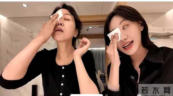 54岁妈妈考上女儿母校