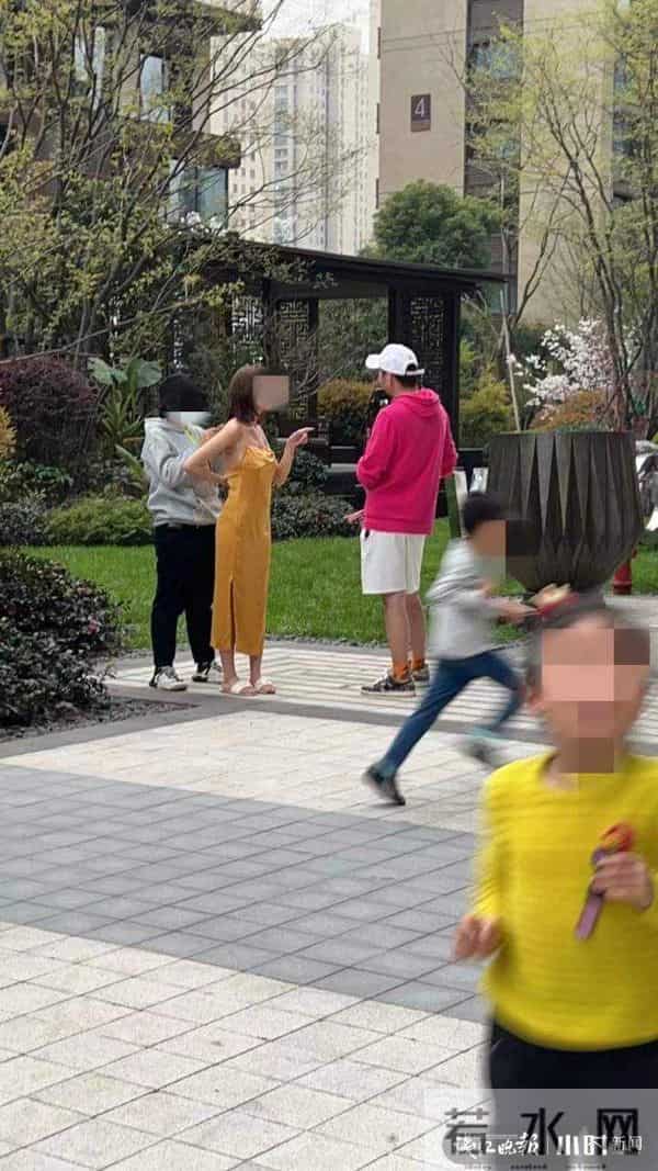 裸背拍照网红道歉