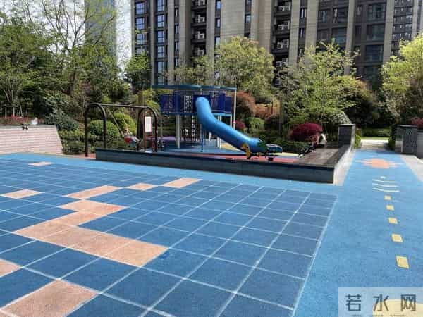 裸背拍照网红道歉