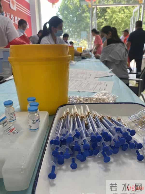 护士兼职摆摊两周赚1万5后全职开店