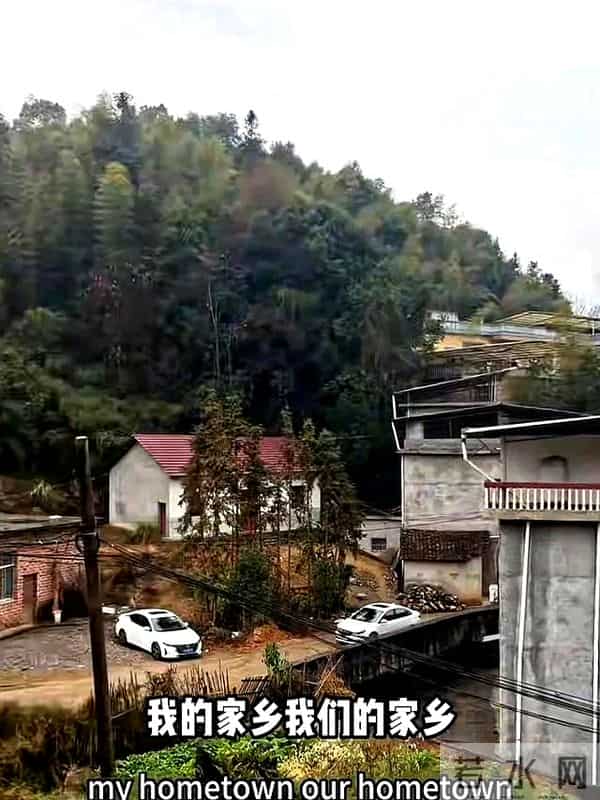 男子骑电动车从江西回成都过年