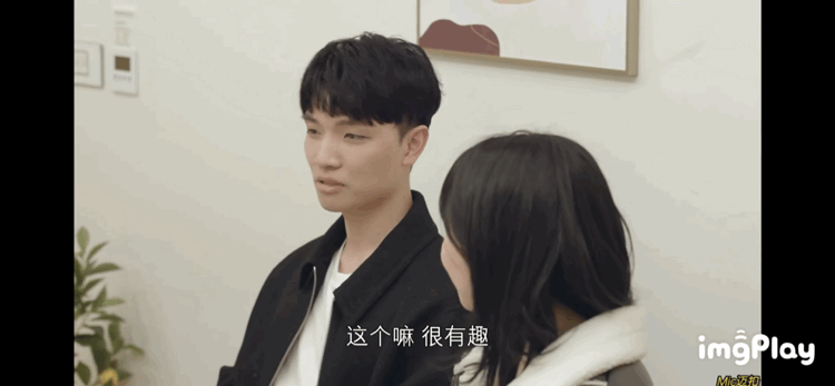 四川地震瞬间女幼师冲回屋救人