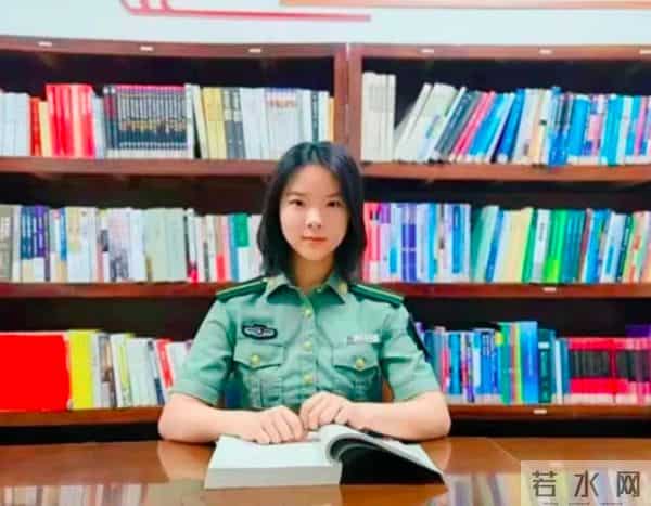 女孩高考693分放弃北大复读考军校