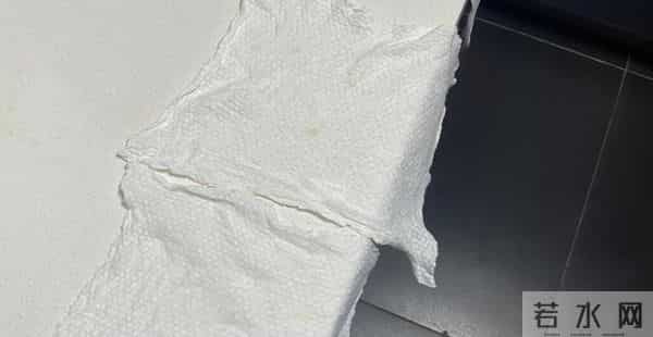 女子行业会议上怒揭化妆品补水谎言