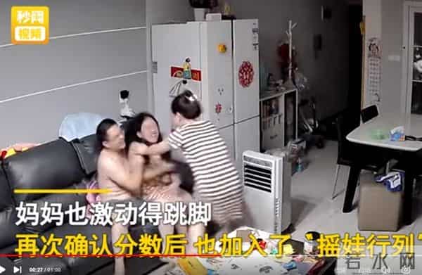 女儿中考成绩公布父母一秒进入狂喜