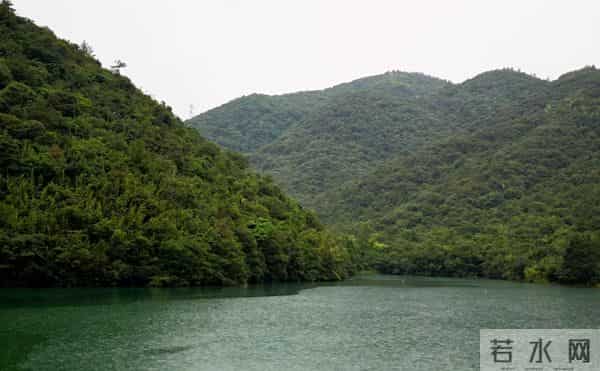 大学生赚1万多奖自己中国游