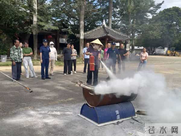 广西消防驻地满是鲜花