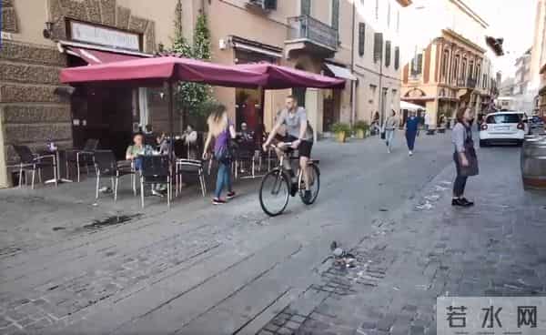 法国多家炼油厂因罢工关闭