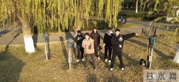 大学生送外卖赚1万多奖励自己游中国