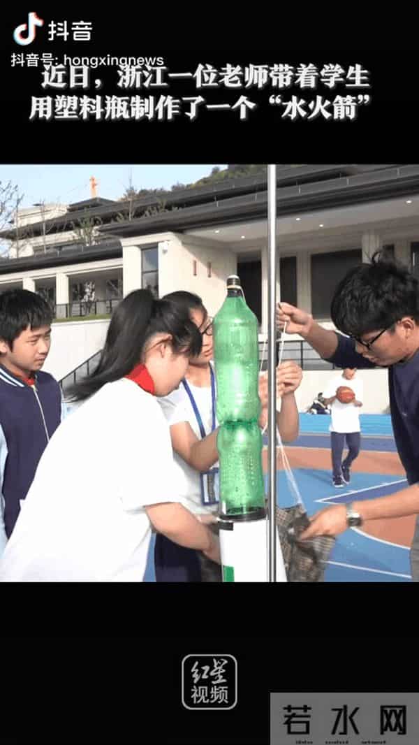 物理老师隔空打下5只易拉罐