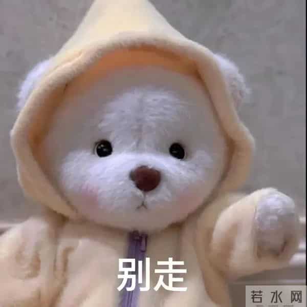 2岁女孩把蛇干当玩具吓跑妈妈