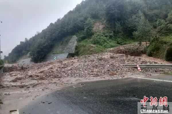 四川遭暴雨车轮战