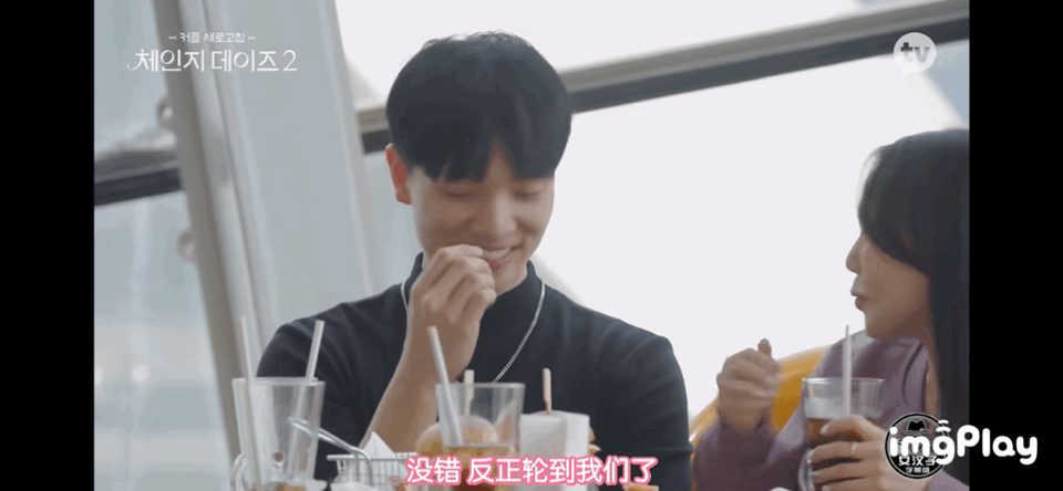 四川地震瞬间女幼师冲回屋救人