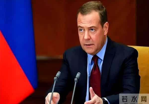 两象打架一象中间劝和