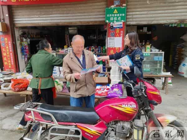 疫情下的成都-市民有序购物