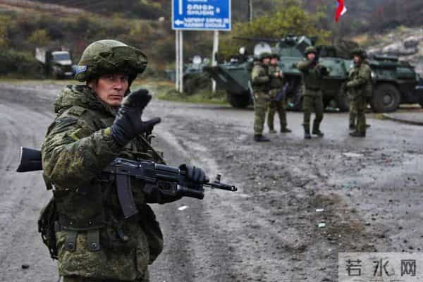 首批外国雇佣军抵乌