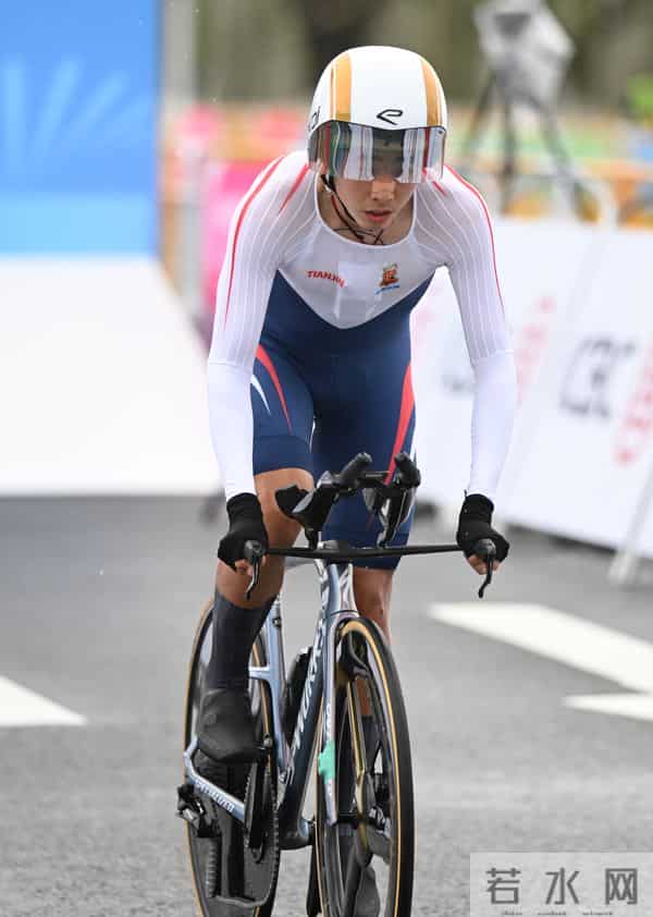 与金牌仅差0.08秒