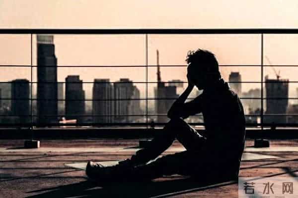 初中男生关在房间烧寒假作业