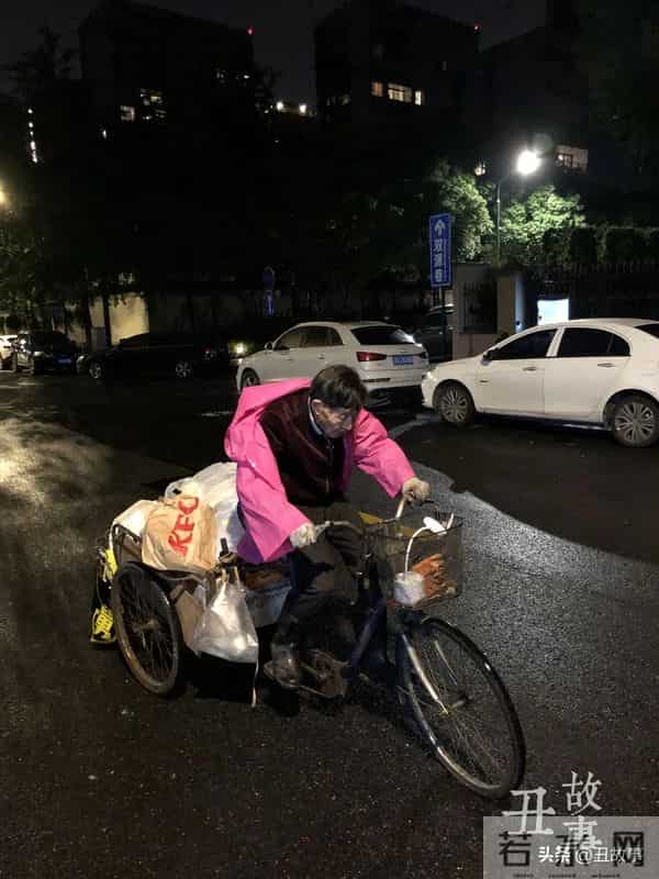 老伴走后第2天浙大老教师又去捡垃圾