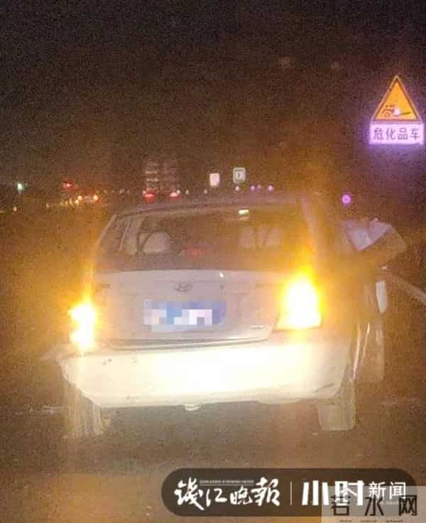 男友车上有陌生女包她怒拽方向盘