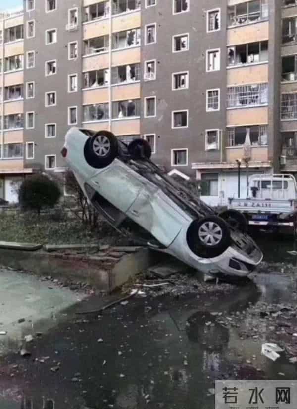 辽宁突发龙卷风 事发地在居民区附近