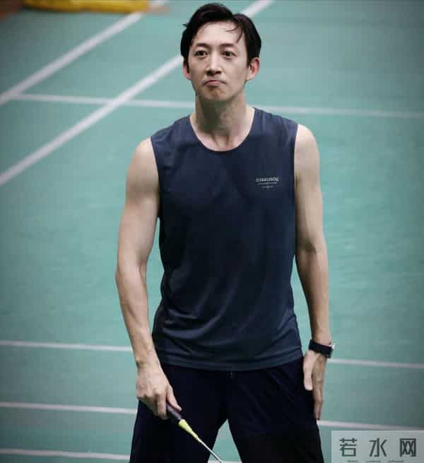 50岁卖鱼大叔身材管理堪比明星