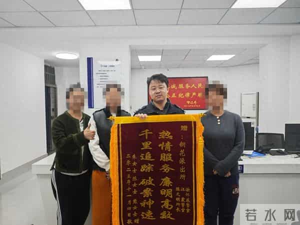 中学回应收费窗口近2米高:已整改