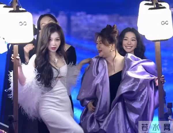 GQ的小船 网友直呼诡异又尴尬