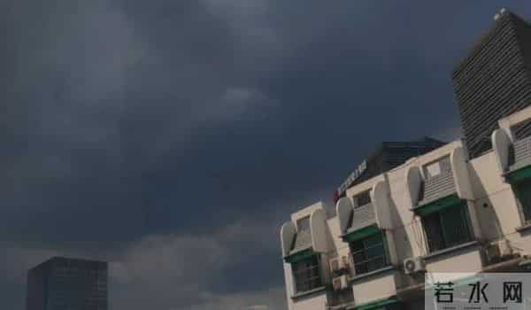 杭州刮大风下冰雹