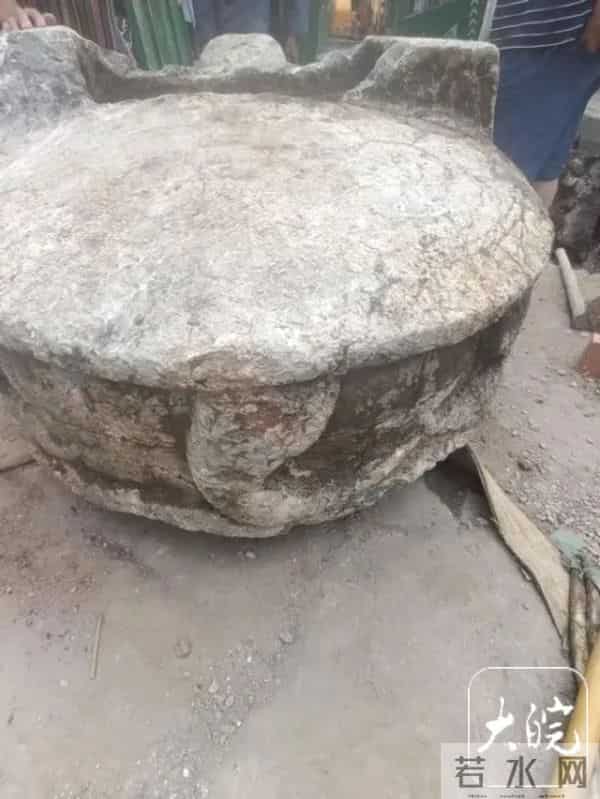 湖南一施工路段挖出超三千斤石龟