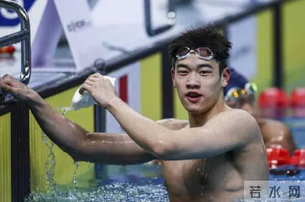 爷爷熬夜见证潘展乐破世界纪录