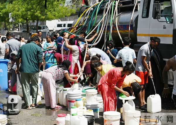 印度现近50度高温连蚊子都消失