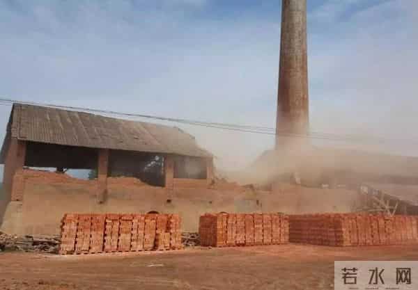 居民自建房红砖一捏就碎-官方回应