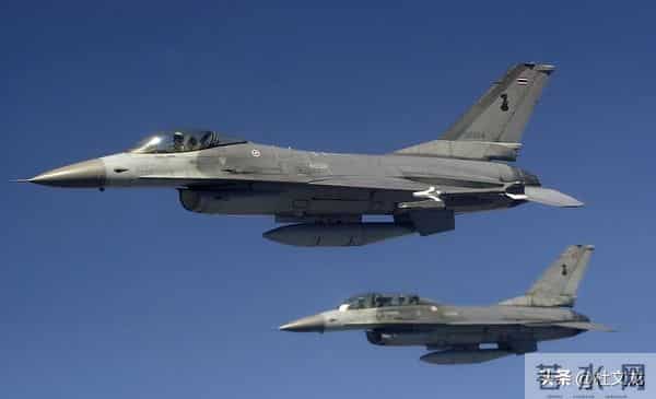 美军称F-16战机击落空中物体