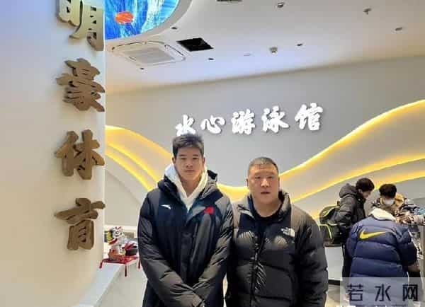 爷爷熬夜见证潘展乐破世界纪录