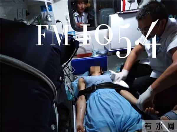 暴雨中给女生送饭