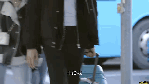 四川地震瞬间女幼师冲回屋救人