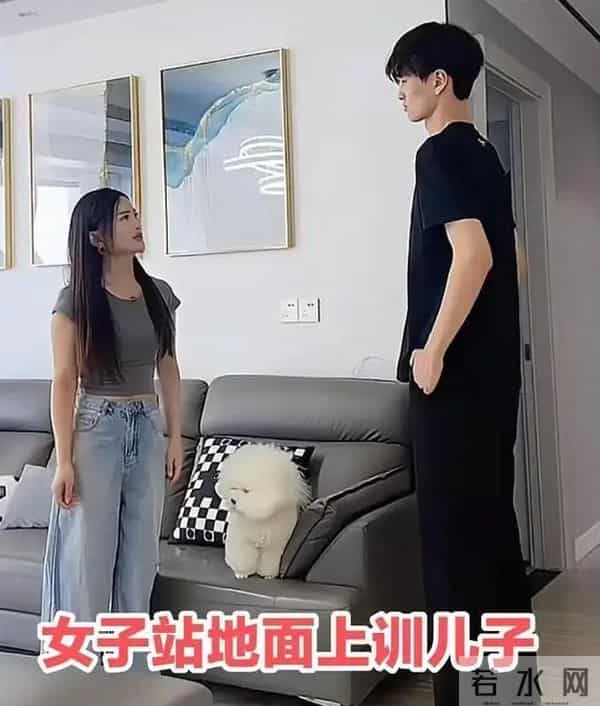 男孩长太高 班主任站凳子上训