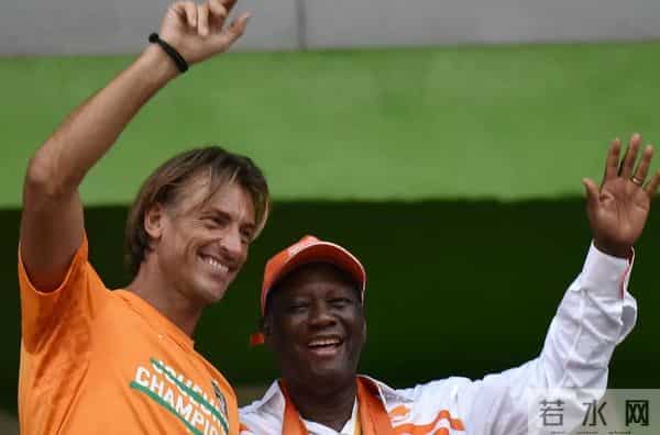 乌拉圭教练颜值引热议