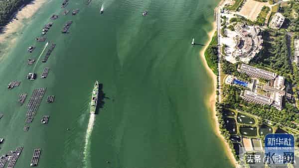 四川乐山大佛脚下河床裸露