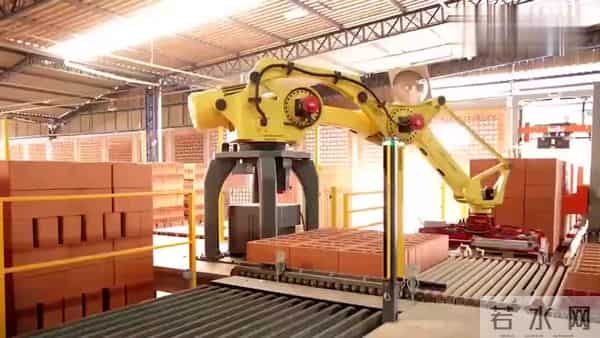 居民自建房红砖一捏就碎-官方回应