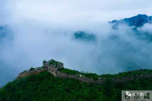 雨后长城云蒸雾绕