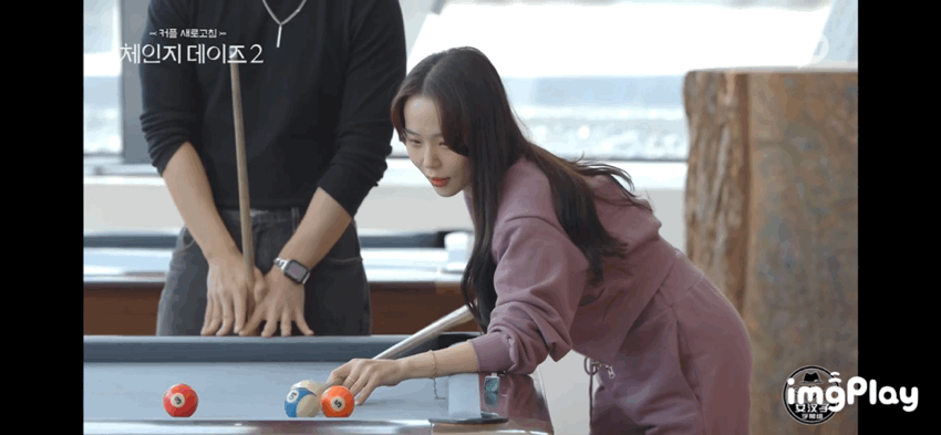 四川地震瞬间女幼师冲回屋救人