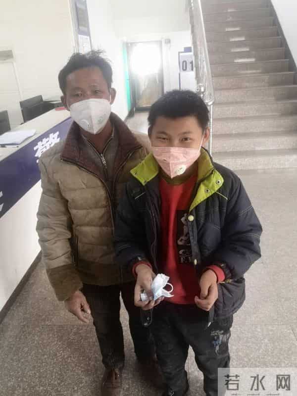 孩子偷点外卖 骑手偶遇孩子爸爸