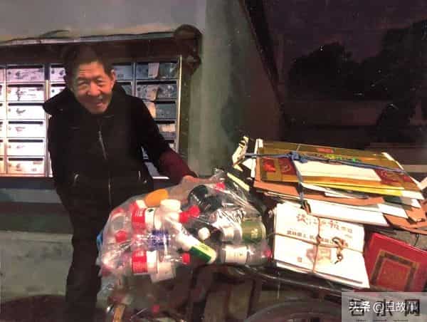 老伴走后第2天浙大老教师又去捡垃圾