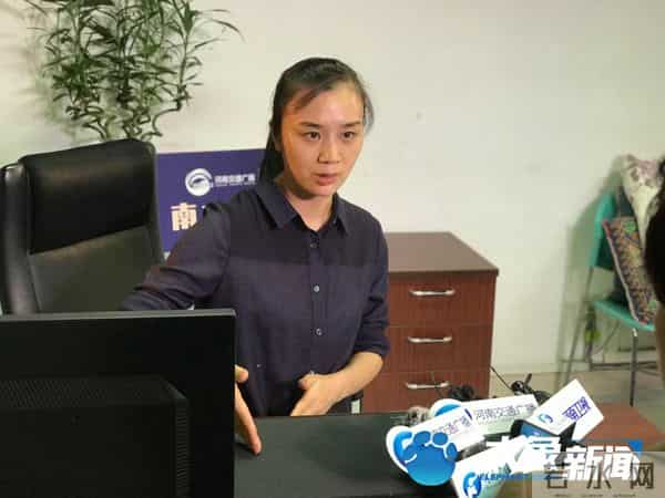 女游客卷入电动步道腿被夹断