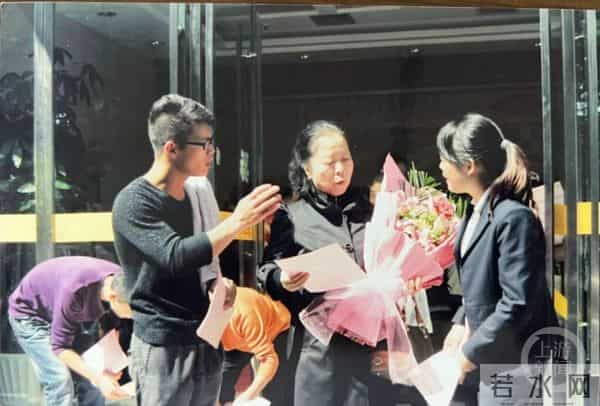 80岁语文教师获吉尼斯纪录