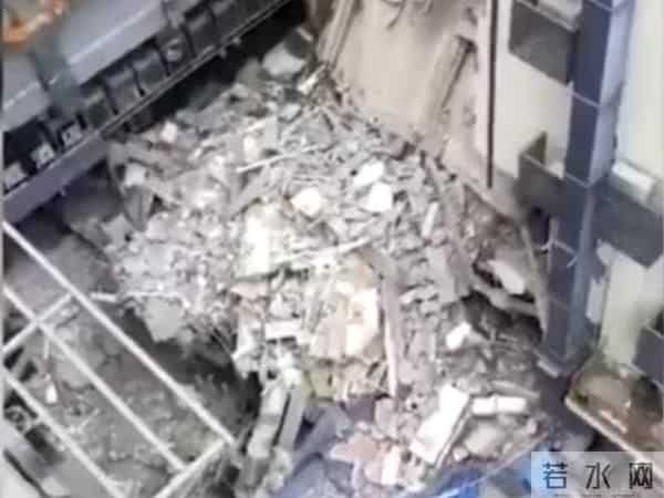 武汉酒店大楼坍塌